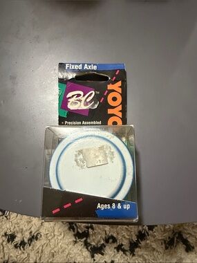 Fixed Axle Yo-Yo - White with Blue Trim